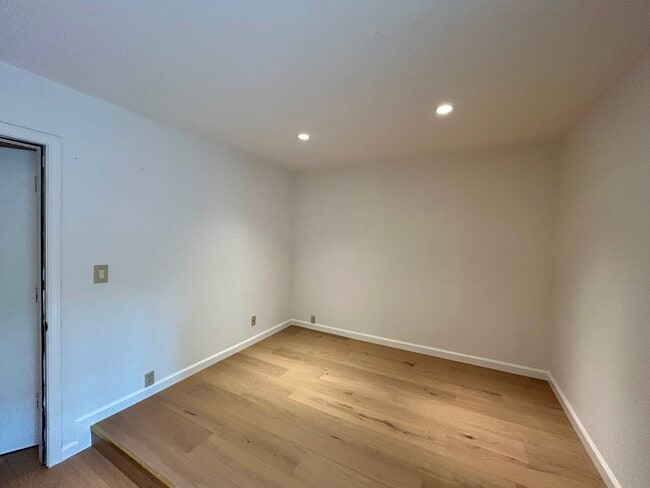 Building Photo - 57 Rebecca Ln