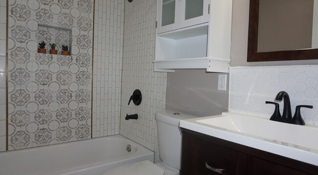 Building Photo - 34470 Stellwagen St