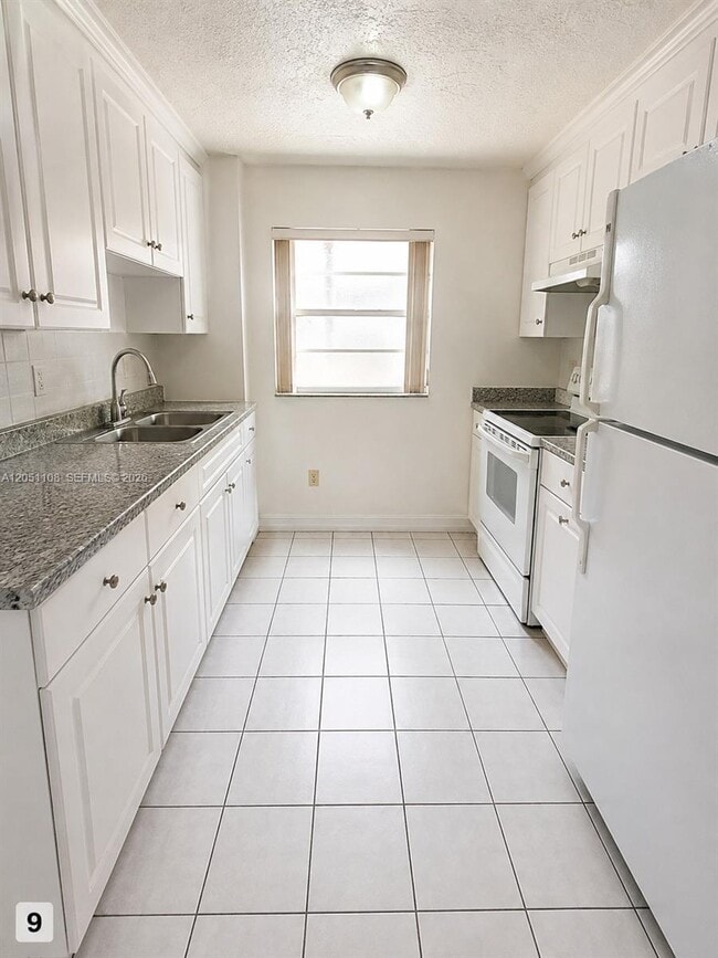 Building Photo - 1655 W 44th Pl