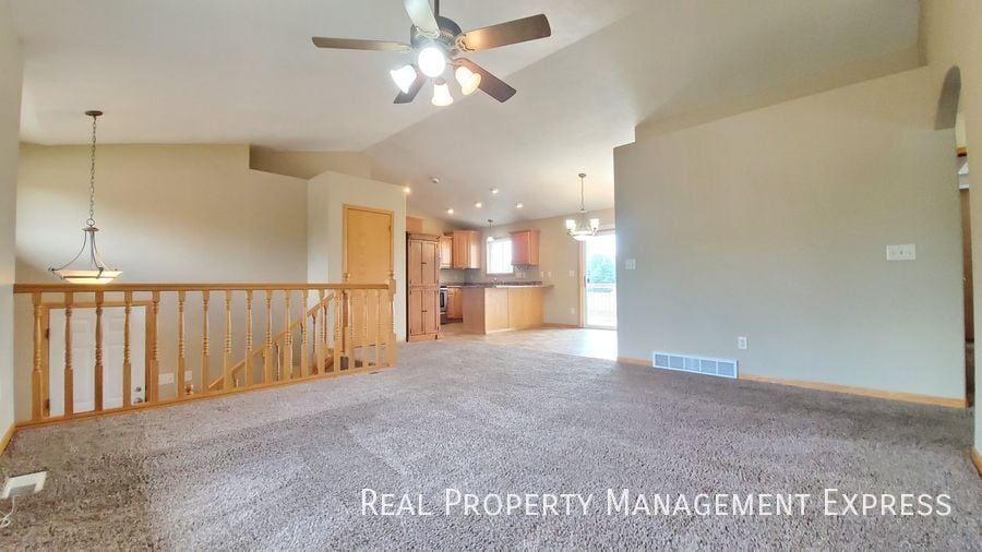 Building Photo - 7636 S Rose Crest Ct