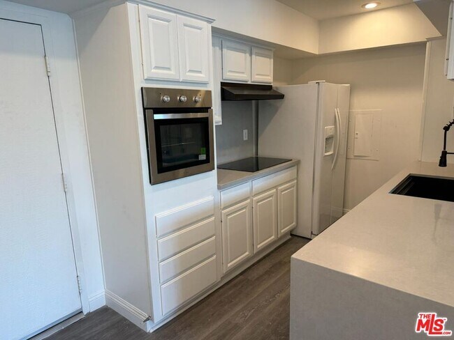 Building Photo - 1351 N Crescent Heights Blvd