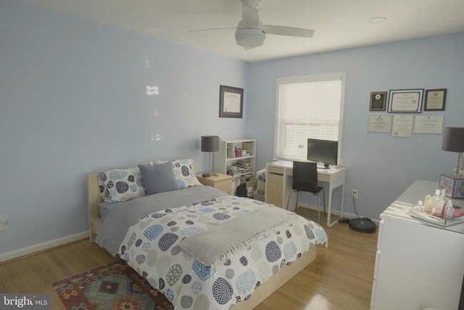 Building Photo - 10277 Gainsborough Rd