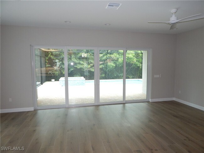 Building Photo - 11331 Jacaranda Dr
