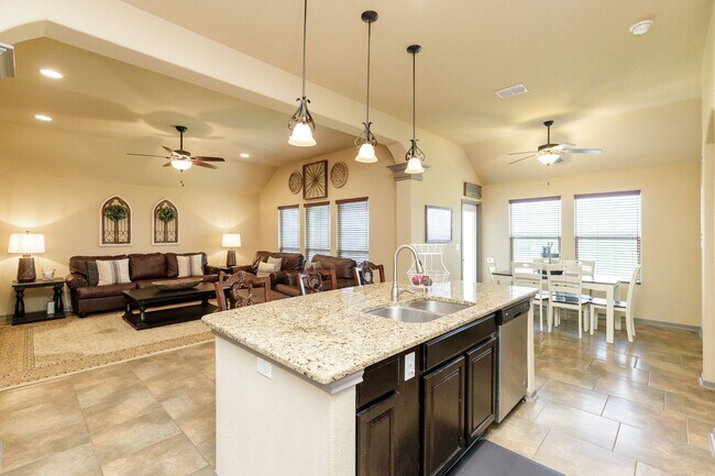 Building Photo - 7921 Pavo Real St