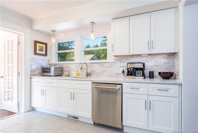 Building Photo - 303 Wakeman Rd