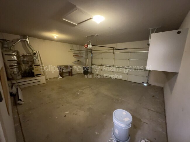 Building Photo - 714 E Harbor Cir