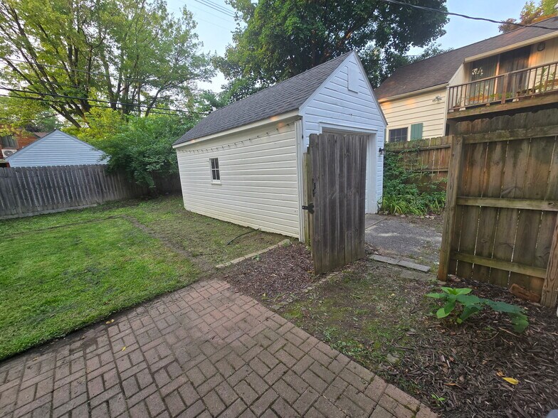 Building Photo - 1305 E Stadium Blvd