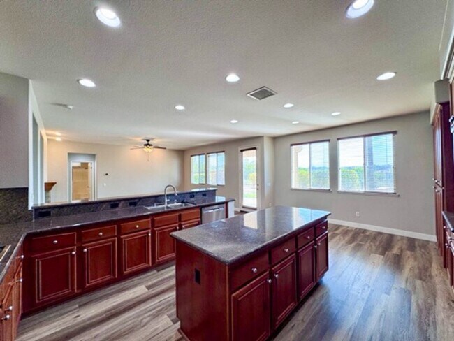 Building Photo - Oversized 5 bedroom Copper Canyon Murrieta...