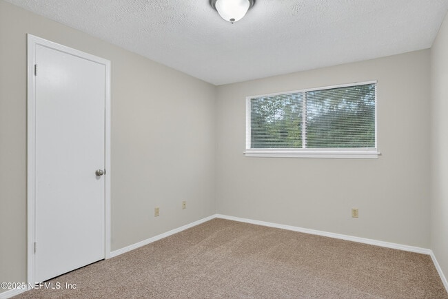 Building Photo - 9937 Moss Side Ln