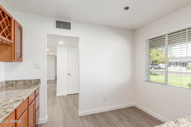 Building Photo - 5306 N 8th Ave