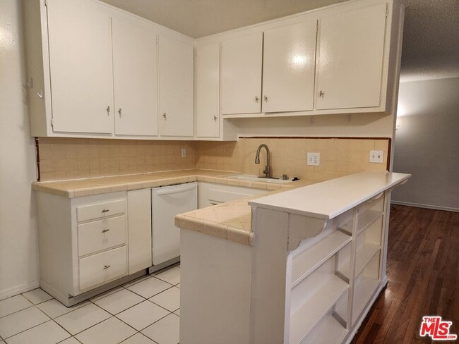 Building Photo - 8853 Alcott St