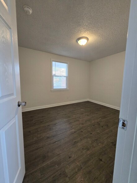 Building Photo - 617 Lexington Ave