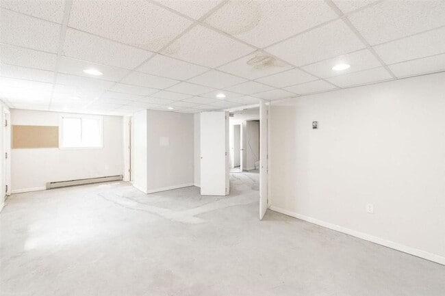 Building Photo - 601 Broce Dr