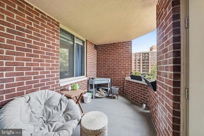 Building Photo - 1276 N Wayne St