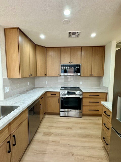 Building Photo - 446 S 86th Pl