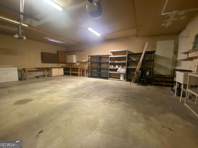 Building Photo - 522 Capri Dr