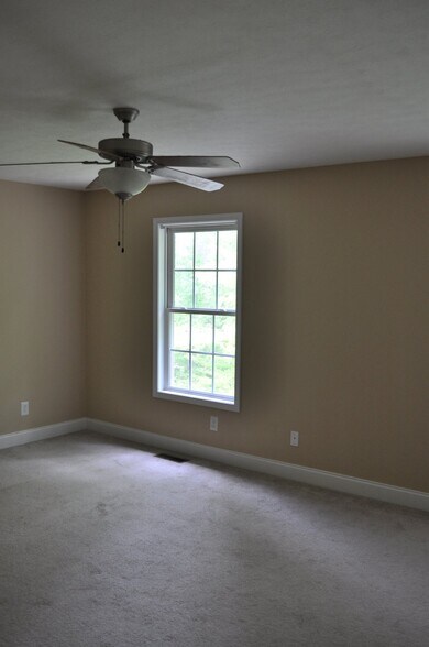 Building Photo - 2009 Lakeside Dr