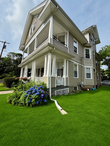 Building Photo - 1032 Hope St