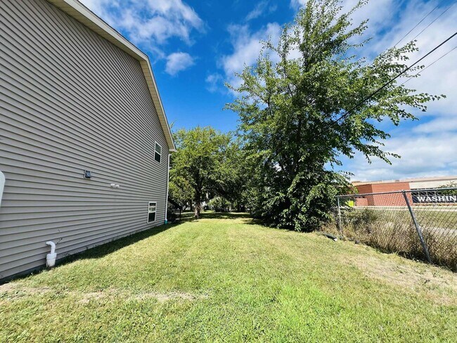 Building Photo - KHR-2708-48-S