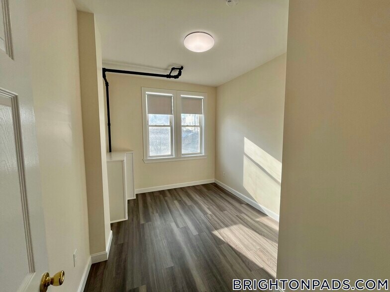 Building Photo - 127 Washington St