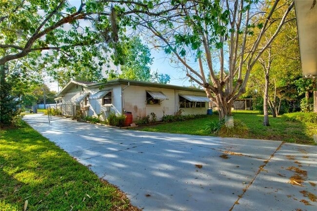 Building Photo - 230 N Briggs Ave