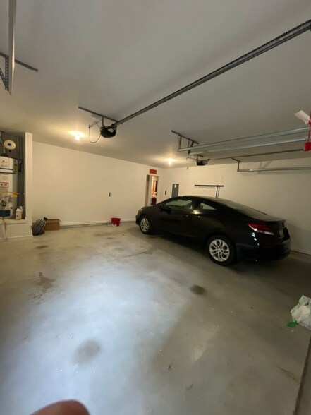 Building Photo - 3925 Silver Springs Rd