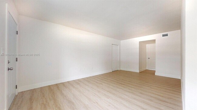 Building Photo - 1674 W 42nd St