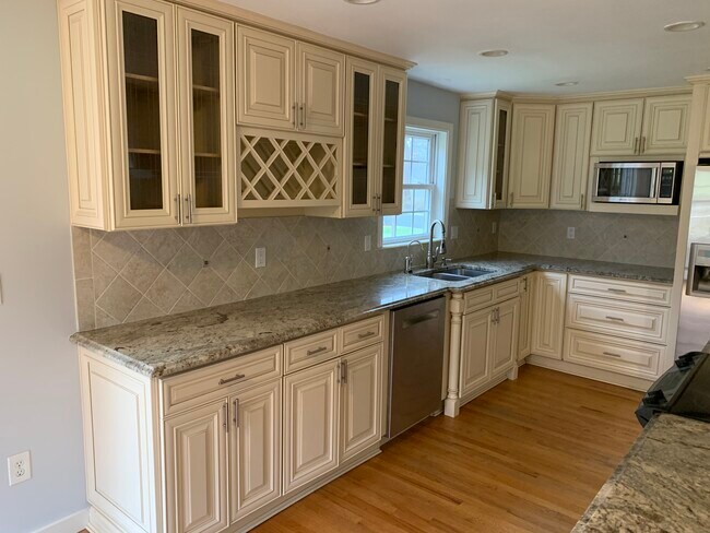 Building Photo - 19 Mohawk Dr