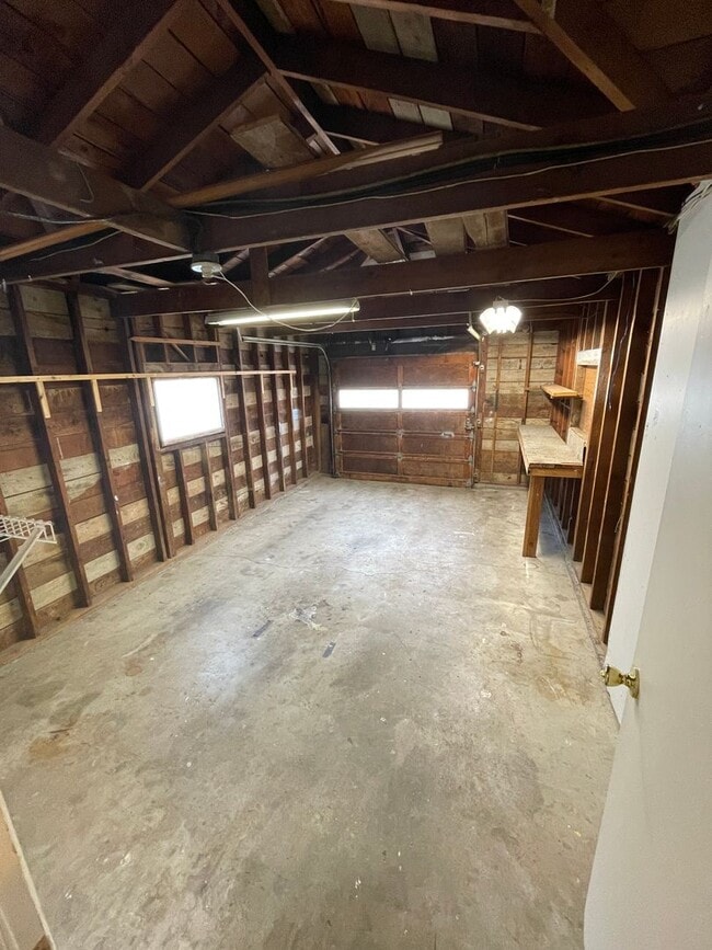 Building Photo - Fantastic SE Salem location!