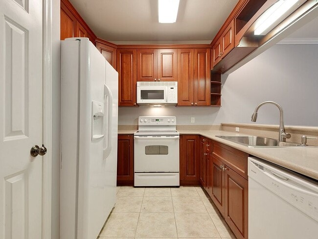 Building Photo - 1537 Crescent Hills Dr