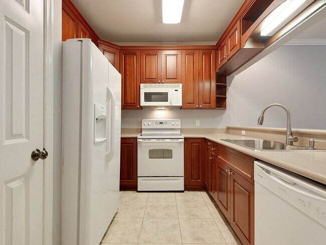 Building Photo - 1553 Crescent Hills Dr