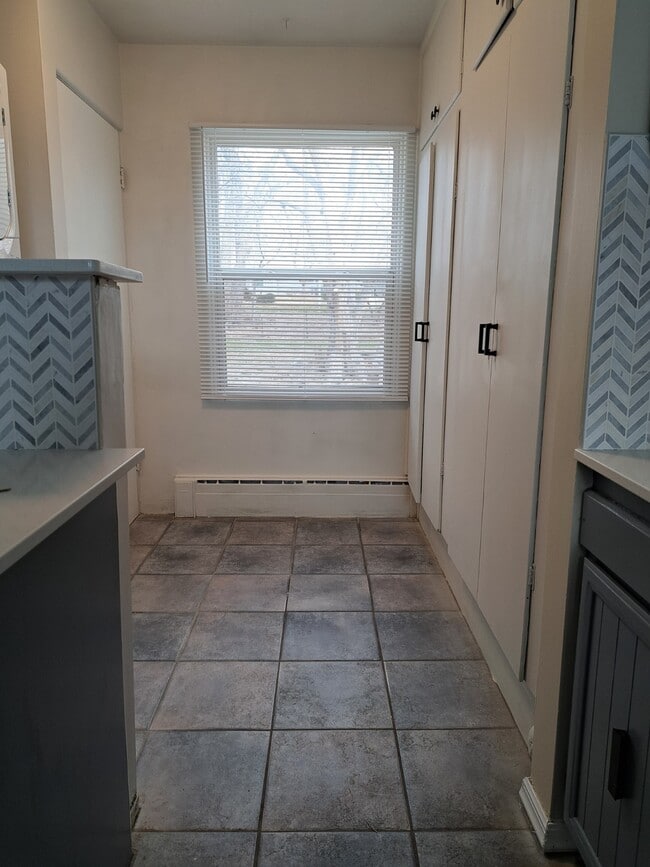 Building Photo - 1029 Yale Ave