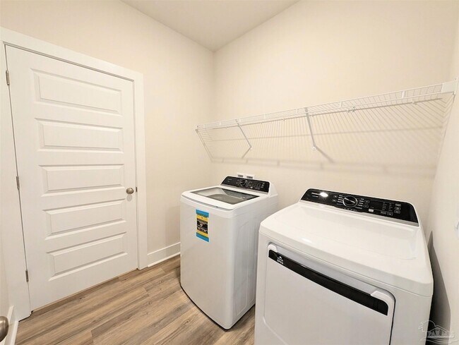 Building Photo - 9907 Starling Dr