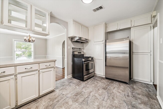 Building Photo - 2315 Swift Blvd