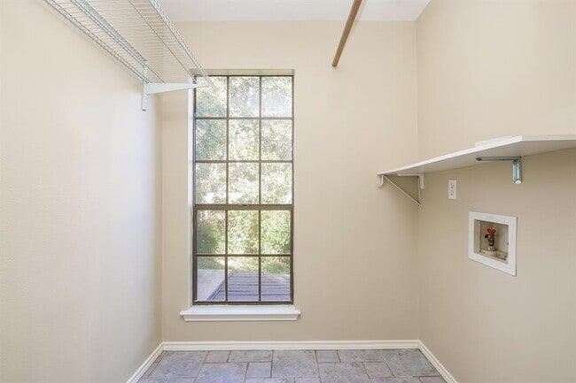 Building Photo - 2802 Hummingbird Cir