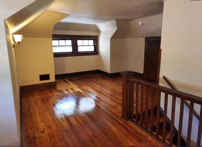 Building Photo - 811 E 39th St