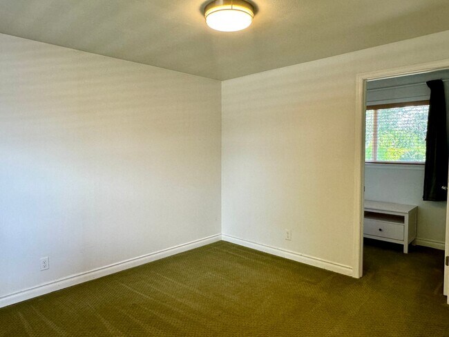 Building Photo - The perfect Old Town Poulsbo VIEW Bungalow...