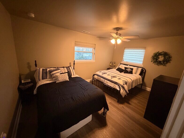 Building Photo - 10264 Pleasant View Dr