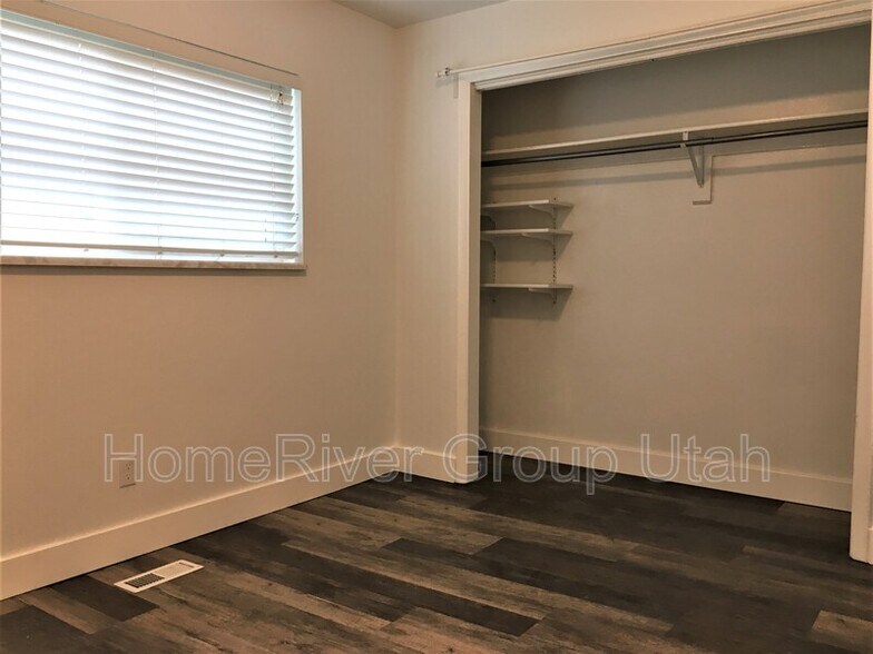 Building Photo - 328 W Amiron Way
