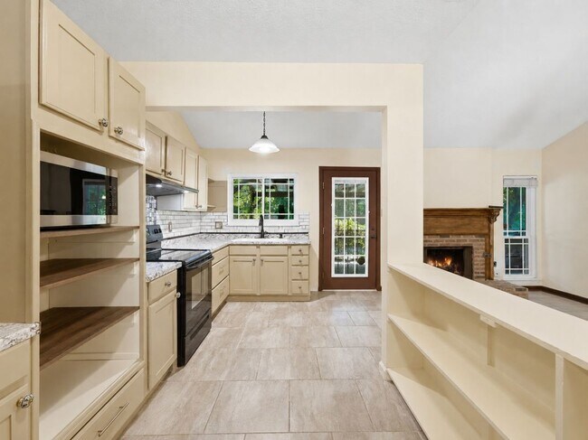 Building Photo - 1114 Churing Dr