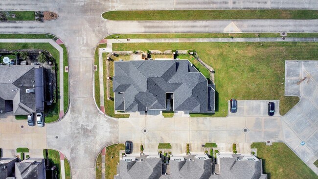 Building Photo - 2319 Bermuda Palms Dr