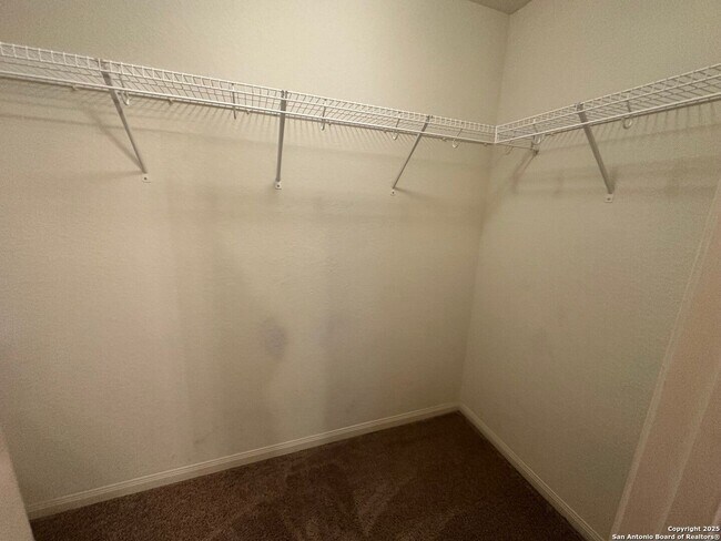 Building Photo - Move in Ready home in Foster Meadows For R...