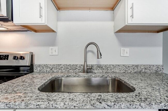 Building Photo - Three Bedroom Home in Hamilton!