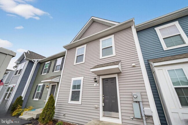 Building Photo - 18 Needle Ct