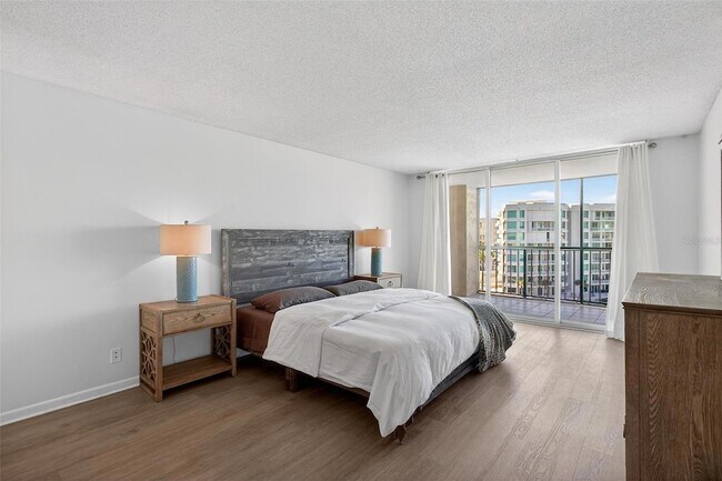 Building Photo - 100 Oakmont Ln