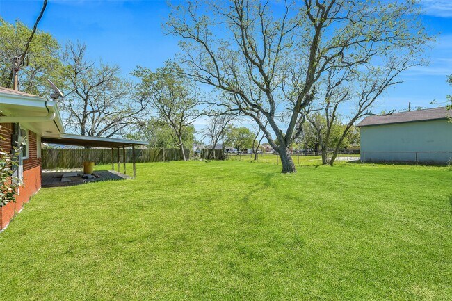 Building Photo - 1913 41st Ave N