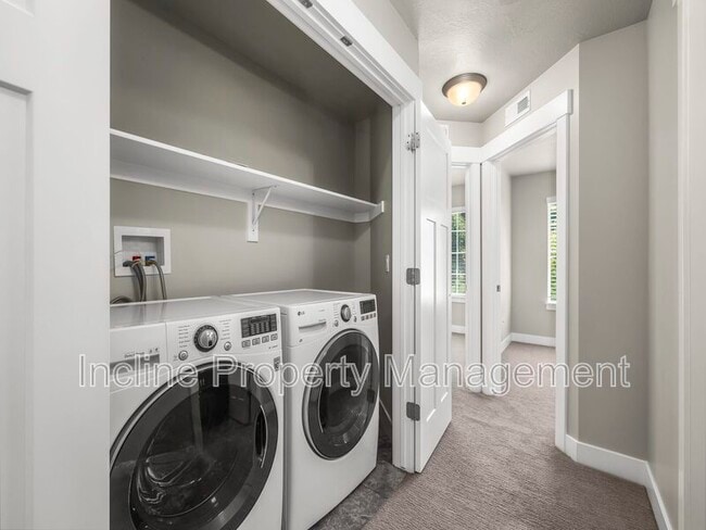 Building Photo - 401 E Corral Creek Dr