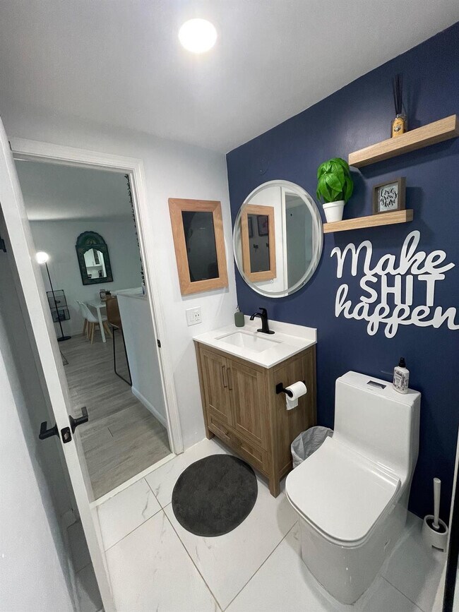 Building Photo - 3000 Riomar St