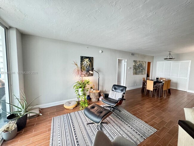 Building Photo - 3001 S Ocean Dr