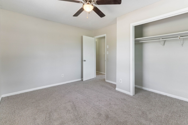 Building Photo - 6118 Lexington Dr